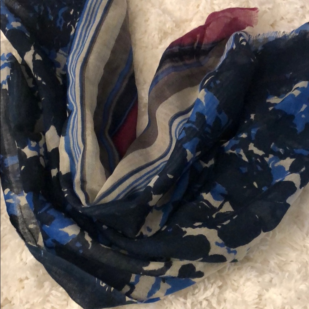 100% wool scarf like new burgundy white blue grey